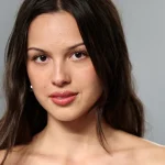 Olivia Rodrigo regresa con ‘drop dead’, un nuevo himno pop sobre el enamoramiento desborado