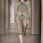 Pantalones ‘balloon’: capri, microshorts y la silueta viral que veremos en todas partes