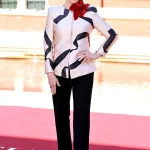 Puede que Miranda Priestly no, pero Meryl Streep sí aprueba esta (inesperada) forma de llevar flores en un look