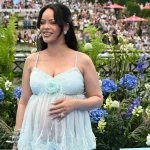 Rihanna se apunta a la tendencia chartreuse con un look monocromático