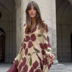 Si solo vas a comprarte un vestido de invitada de boda este año, asegúrate de que sea este (que ya estaba de moda en los años 60)