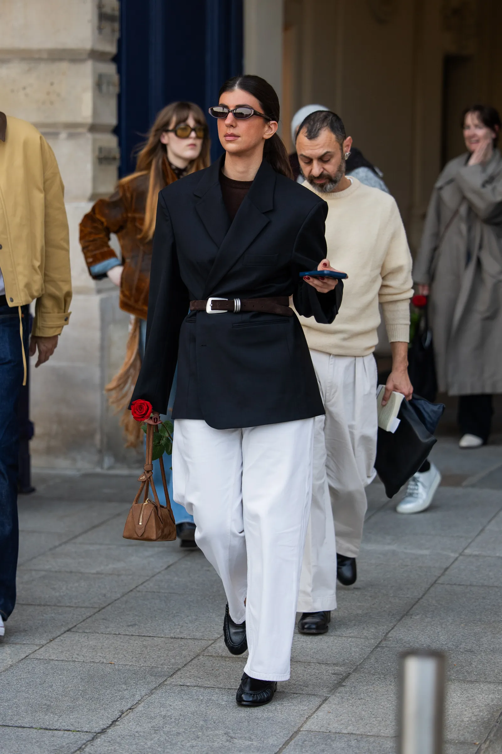 cómo llevar pantalones blancos en entretiempo este 2026