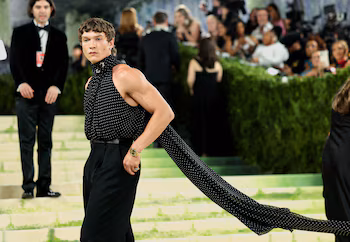Connor Storrie y otro total black 