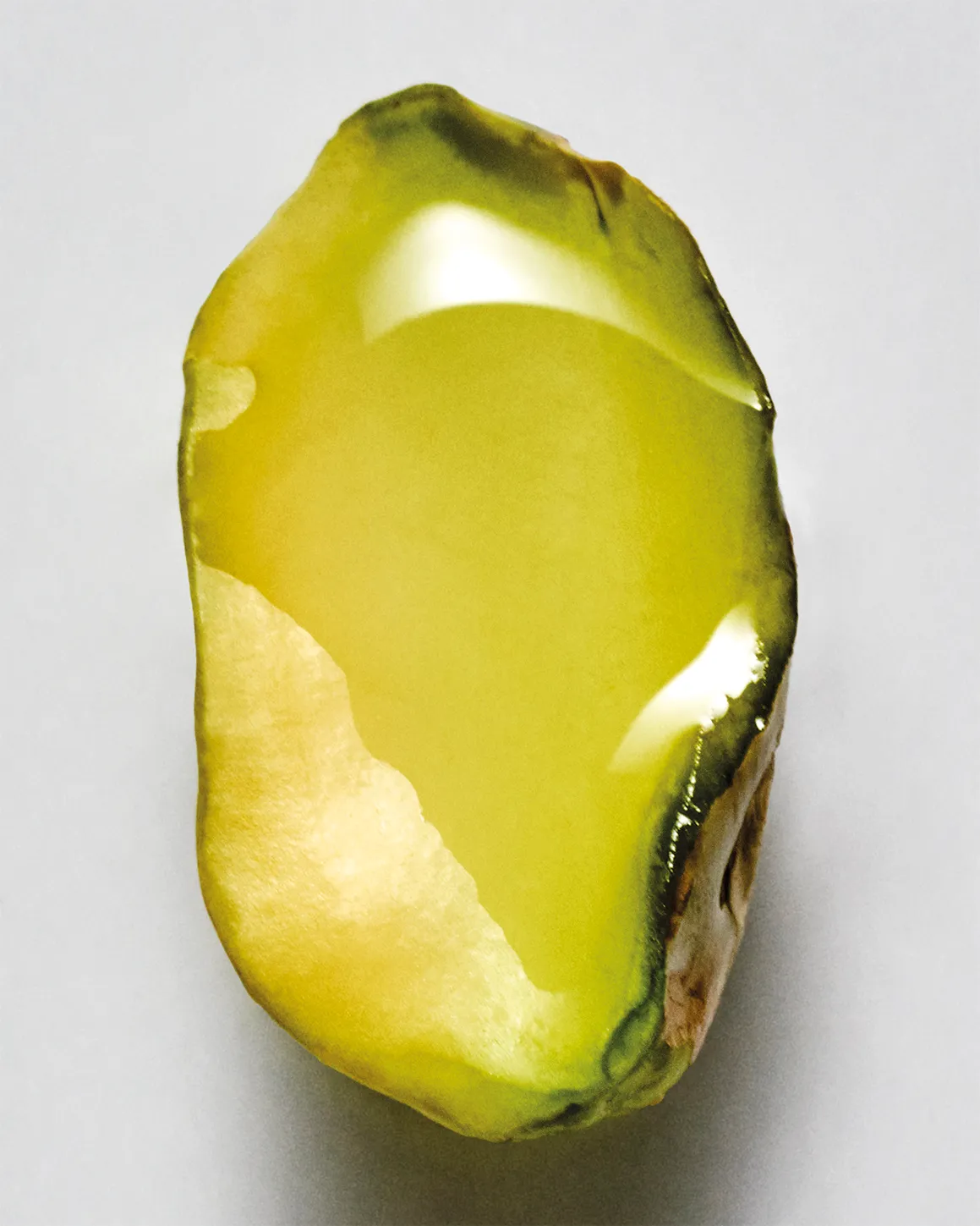 ¡Est para comrsela LOEWE Perfumes transforma el pistacho en la vela ms apetecible de la temporada