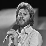 Barry Gibb (Bee Gees) desmiente su muerte tras un bulo viral – jenesaispop.com