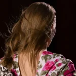 Blusas de impacto: cómo convertir el básico infalible en la pieza más especial de la primavera-verano 2026