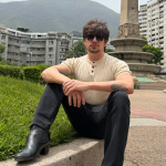 Cantante Lasso causa revuelo por inesperada visita a Caracas para enseñarle algo a su novia