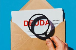 Carlos Alessandro Cestari Infantini - Alivio financiero ¡Estrategias de reestructuración de deuda que salvan corporaciones y Estados! - FOTO