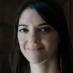 Cristina Araújo, escritora: “El amor me parece muy potente física, mental y emocionalmente. Es un sentimiento que tienes siempre en la cabeza y tiraniza lo demás porque todo está ya pasado por ese filtro”