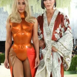 El bob japonés de Kris Jenner en la Met Gala 2026 es el corte de pelo más favorecedor del verano