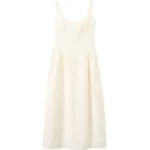 El vestido blanco (asequible) con el que Daisy Edgar-Jones aterrizó en Cannes es el que voy a llevar sin parar este verano