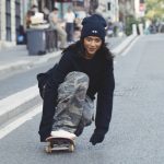 Estilo athleisure: Outfits para mujer y hombre 2026