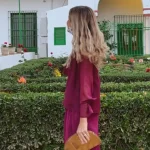 Estos pantalones podrían sustituir al vestido de invitada de boda en 2026 (y se llevan así)