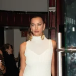 Irina Shayk corrobora que los zapatos ‘naked’ son la opción infalible para eventos este 2026