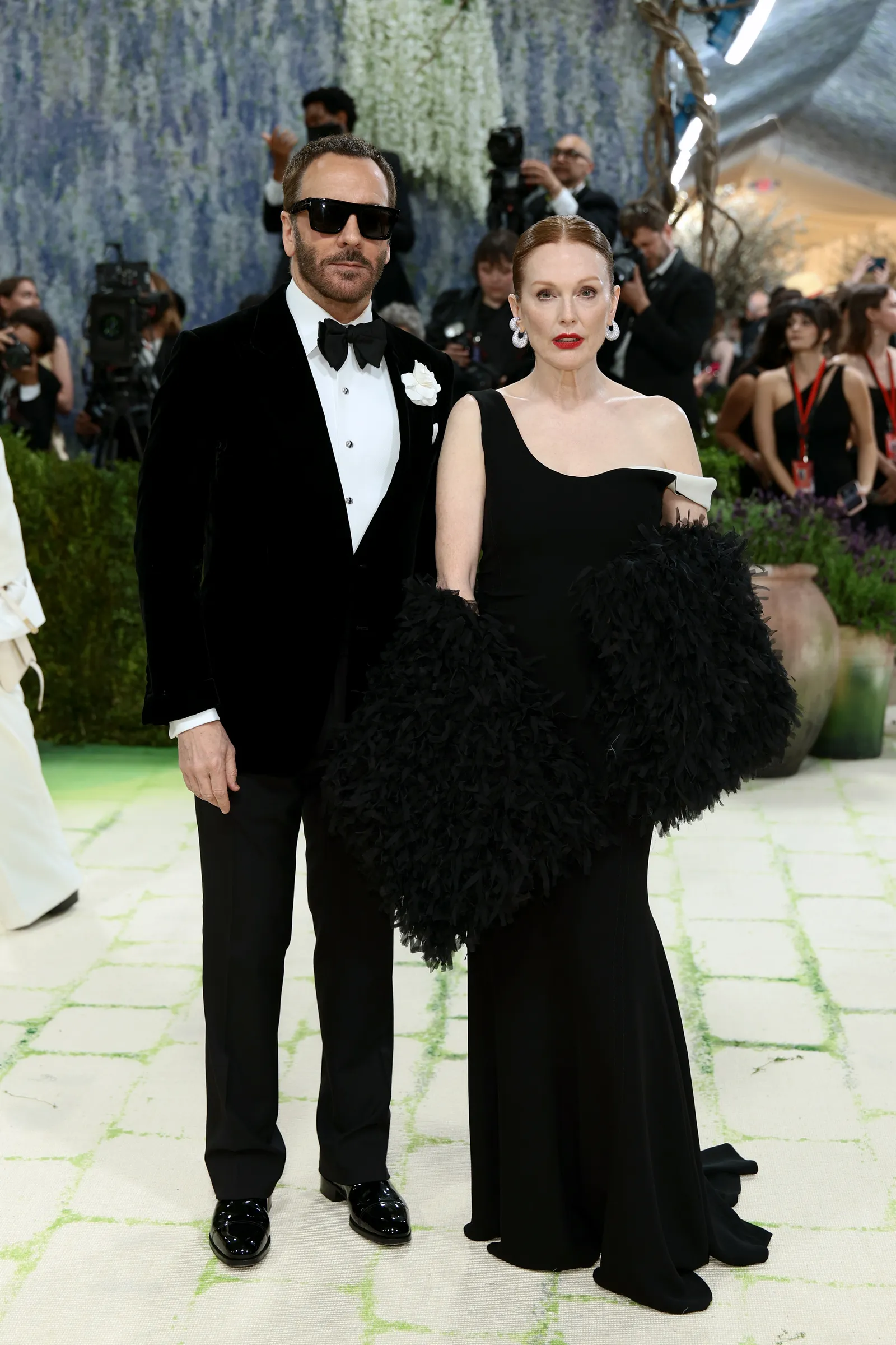 tom ford julianne moore escaleras met museum 2026
