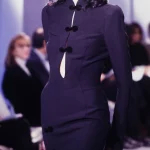 Kendall Jenner continúa su misión de rescatar exquisitas piezas de archivo con este Mugler