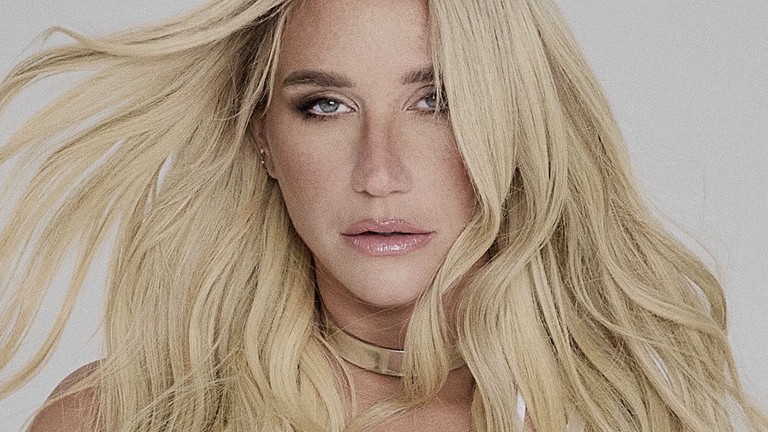 Kesha estrena el videoclip de 'ORIGAMI!', primer single de su séptimo álbum