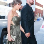 La historia de las joyas de invitada de boda de Taylor Swift (que ya llevó Elizabeth Taylor)