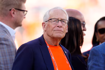El hijo mayor de Sam Walton consolida su posición entre los más ricos con una participación clave en el gigante minorista (REUTERS)