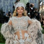 MET Gala 2026: el esqueleto de Beyoncé, Bad Bunny anciano…
