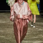 Sí, los pantalones cargo serán los más sofisticados de tu armario esta primavera-verano 2026