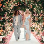 ¿Cuánto es demasiado? La fina línea del exceso en un look de invitada