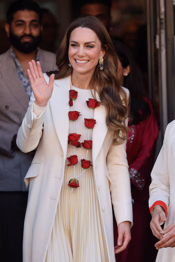 La comunidad India de Leicester regala un collar de rosas a Kate Middleton (Imago)