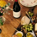 5 trucos para montar una mesa de verano (de una editora de Vogue a la que le encanta recibir invitados en casa)