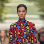 6 vestidos de colores, vistos en los desfiles, que estarán por todas partes este verano 2026