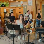 Alessia Cara se venga de Tiny Desk con su propio Giant Desk – jenesaispop.com