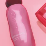 Comprar cosméticos con los ojos. ¿De qué manera influye un envase (rosa) en la decisión final?