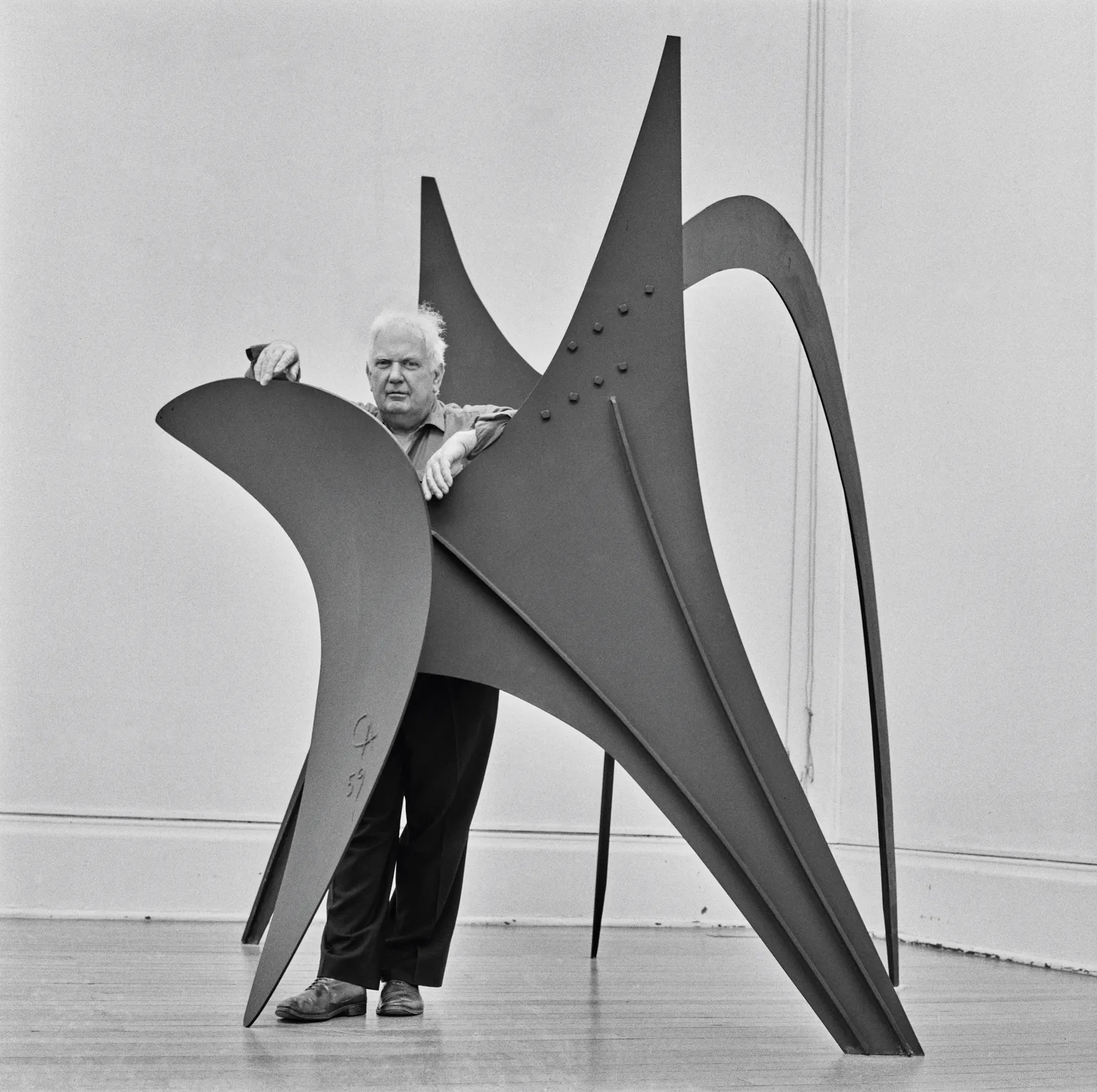 Alexander Calder el genio que exploró la confluencia entre la física y la poesía ser objeto de una amplia retrospectiva...