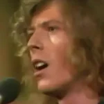 HAY QUE ESCUCHAR SÓLO LA VOZ DE DAVID BOWIE EN «SPACE ODDITY»