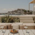 Ibiza Gran Hotel: mis 24 horas de descanso y relajación entre piscinas, arte y una cena de estrella Michelín