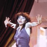 KATE BUSH CON «RUNNING UP THAT HILL», UNA CANCIÓN ABSOLUTAMENTE MÁGICA