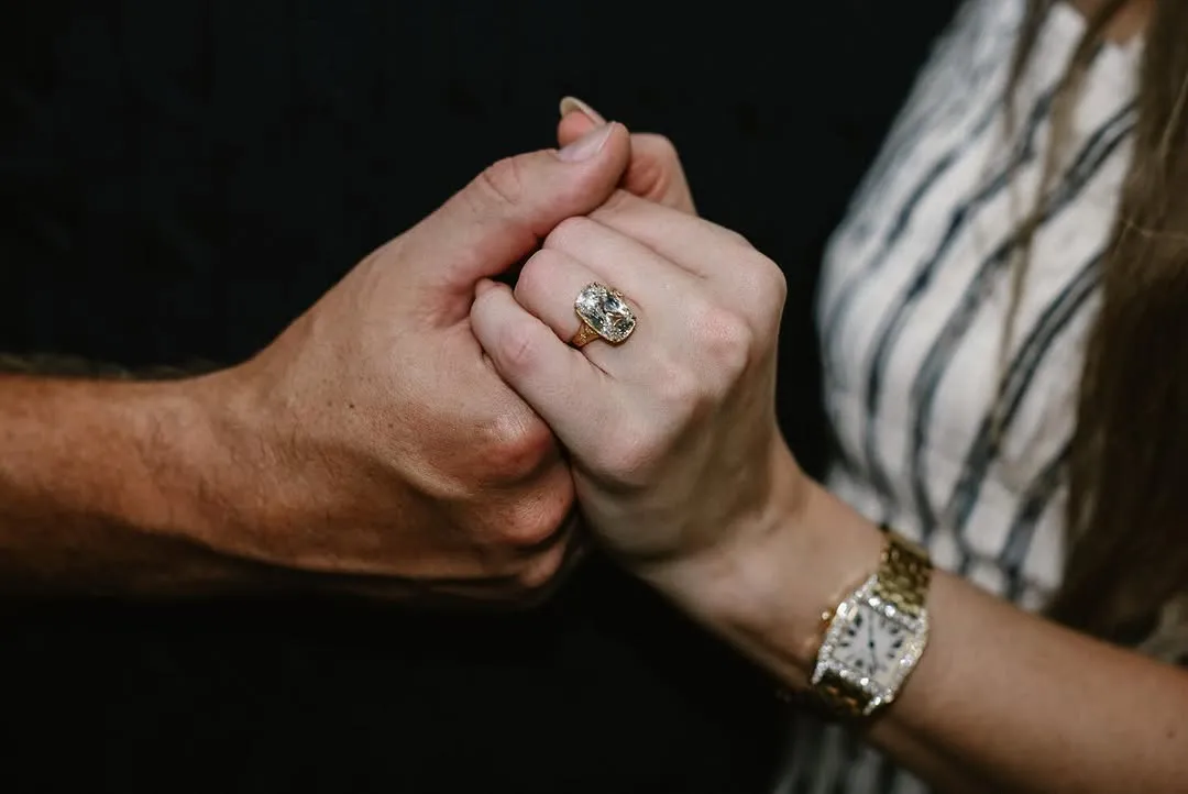 Taylor Swift y su anillo de compromiso