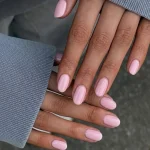 Las uñas batido de fresa con la manicura más deliciosa del verano 2026