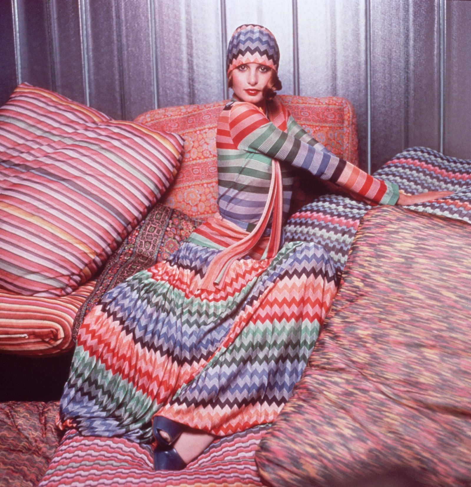 Un look de vestido boho de Missoni en 1975.