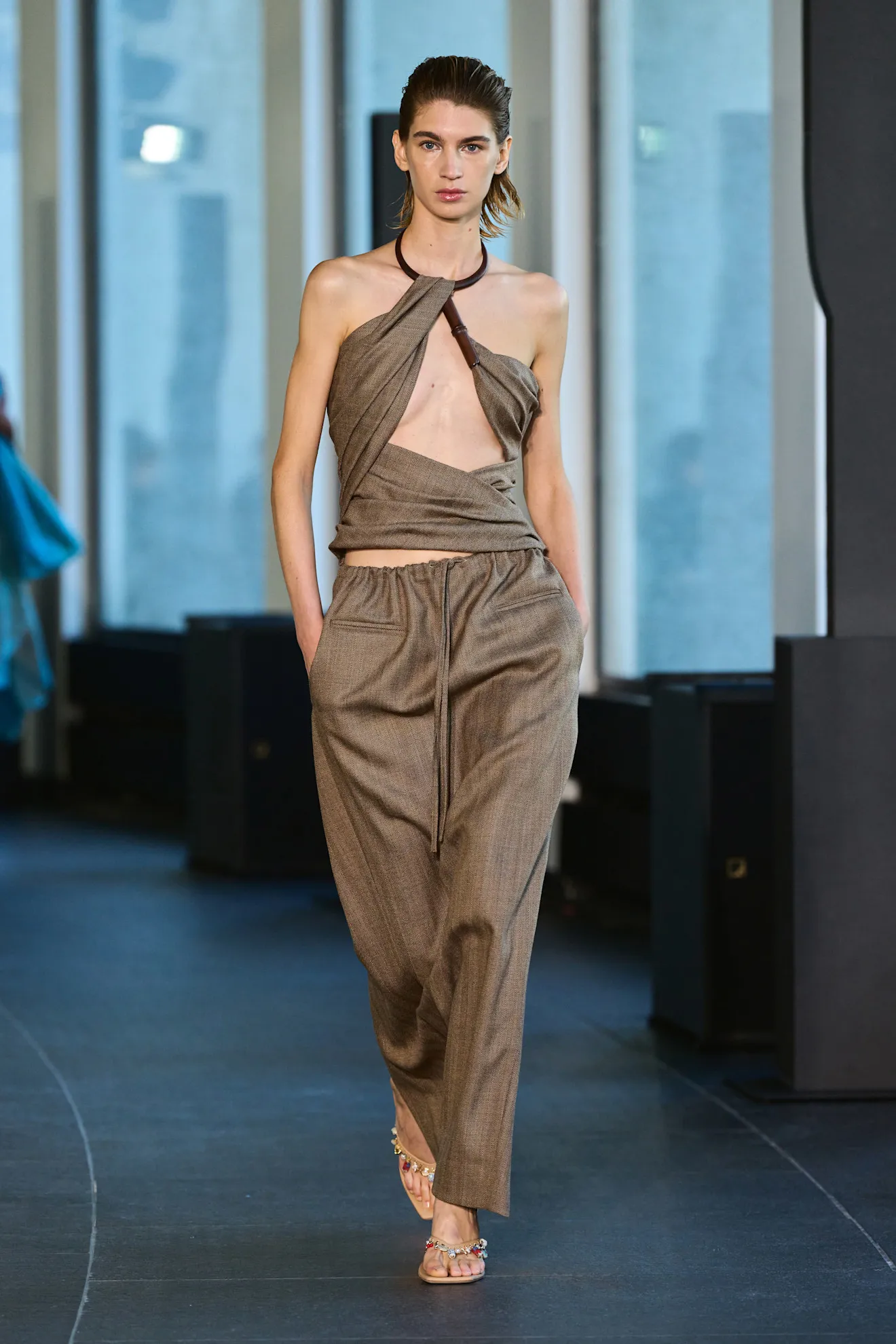 pantalones de cordones en Christopher Esber primaveraverano 2026.