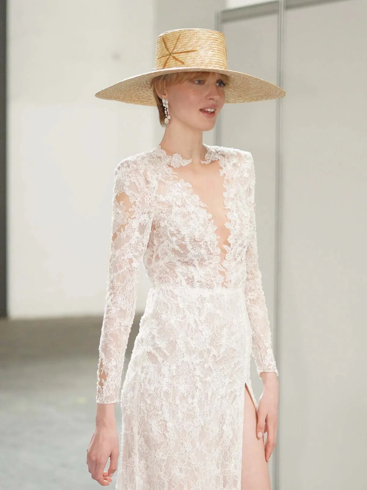 Sombreros para novias la guía definitiva sobre el accesorio que puede cambiar por completo tu look nupcial