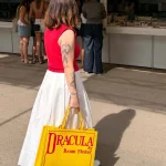¿Es el bolso Drácula de Dior el mejor accesorio para ir a la Feria del Libro de Madrid? Ponemos (A)prueba el primer diseño viral de Jonathan Anderson