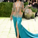 15 colores de pedicura para el verano que están llevando las celebrities
