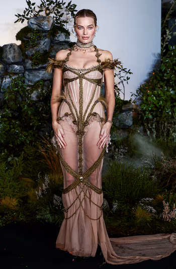 El vestido de Margot Robbie soprendió en Londres (REUTERS/Jack Taylor)