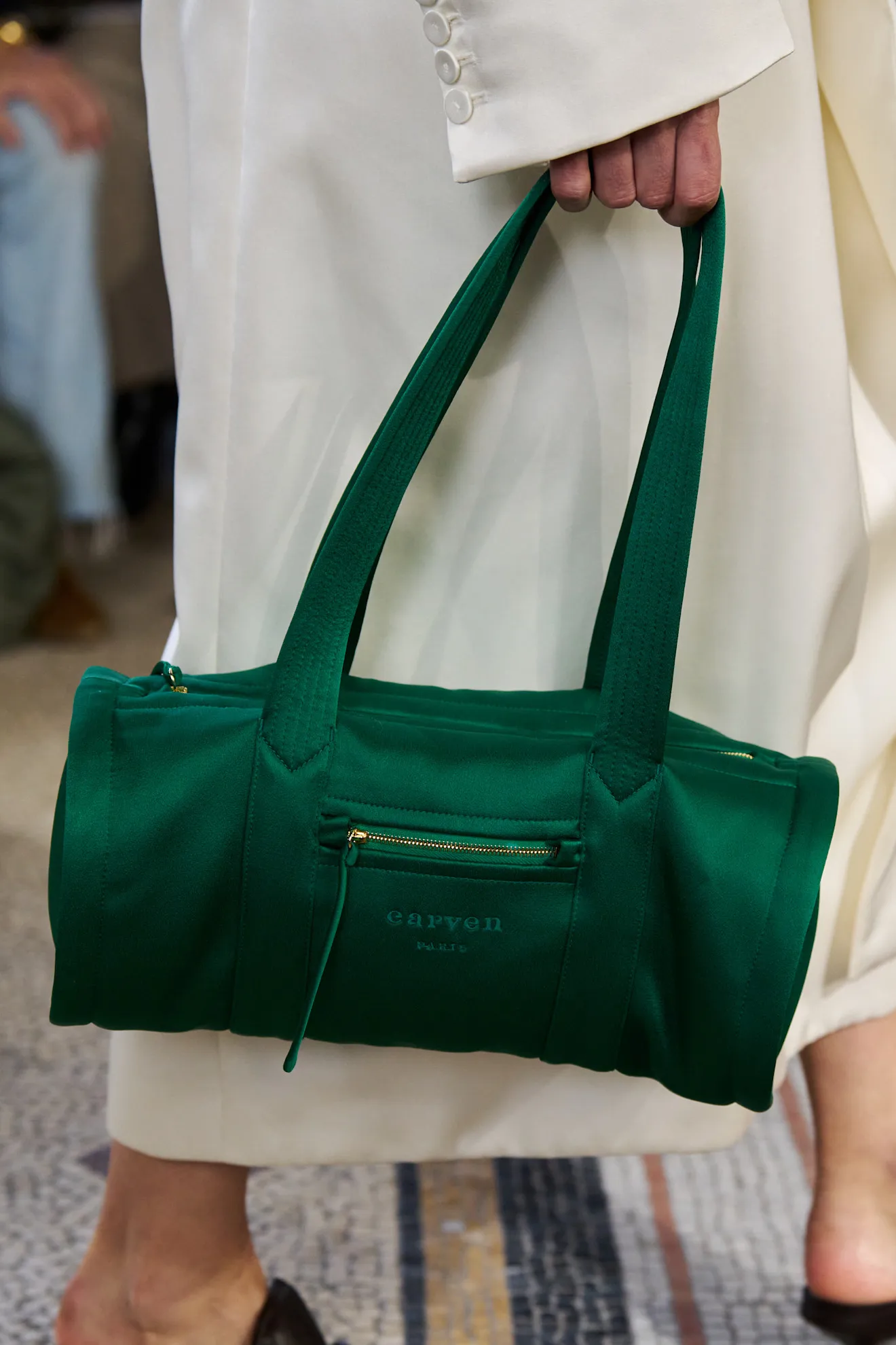 bolso de satn en Carven otoñoinvierno 202627.