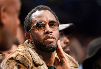 Sean "Diddy" Combs participa en el programa RDAP, que puede reducir hasta un año la pena de reclusos elegibles (Associated Press)
