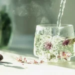 Agua detox: 5 recetas para que hidratarse no resulte tan aburrido