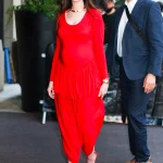 Anne Hathaway acaba de dar un giro de 180 grados a su estilo premamá
