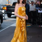 Anne Hathaway lo tiene claro: el estampado más natural del verano 2026 es un rotundo SÍ