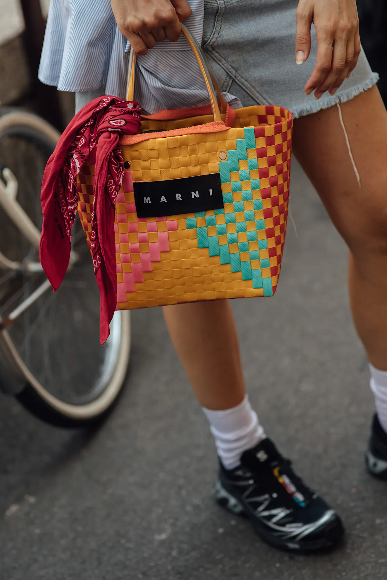 bolsos trenzados de colores