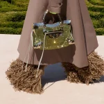 El bolso Le City destaca en el desfile de Balenciaga para vestirse de alta costura